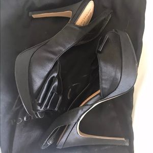 Pour La Victoire satin bow platform heels 36